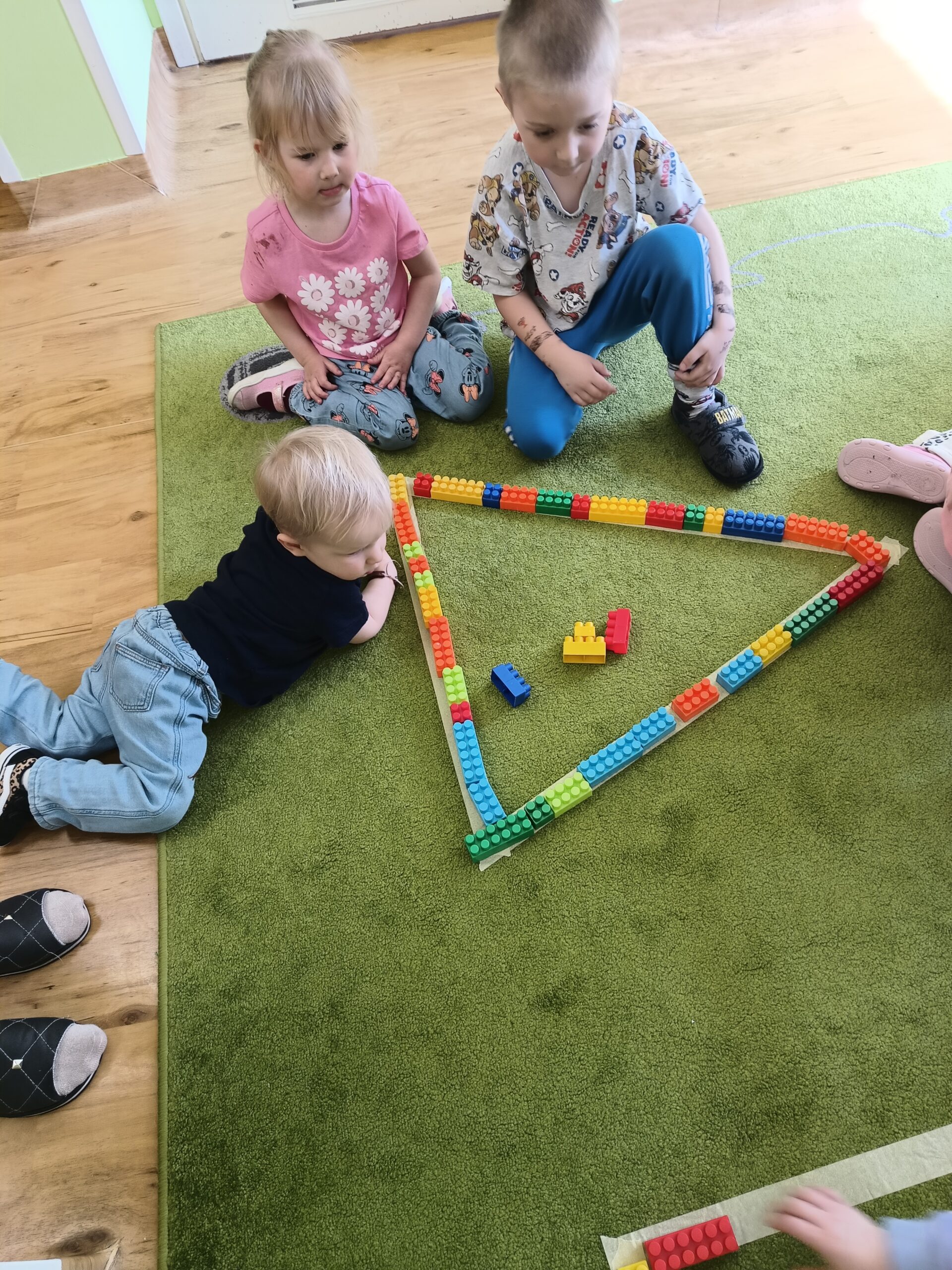 Dzień Matematyki: Geometryczna Przygoda w Przedszkolu