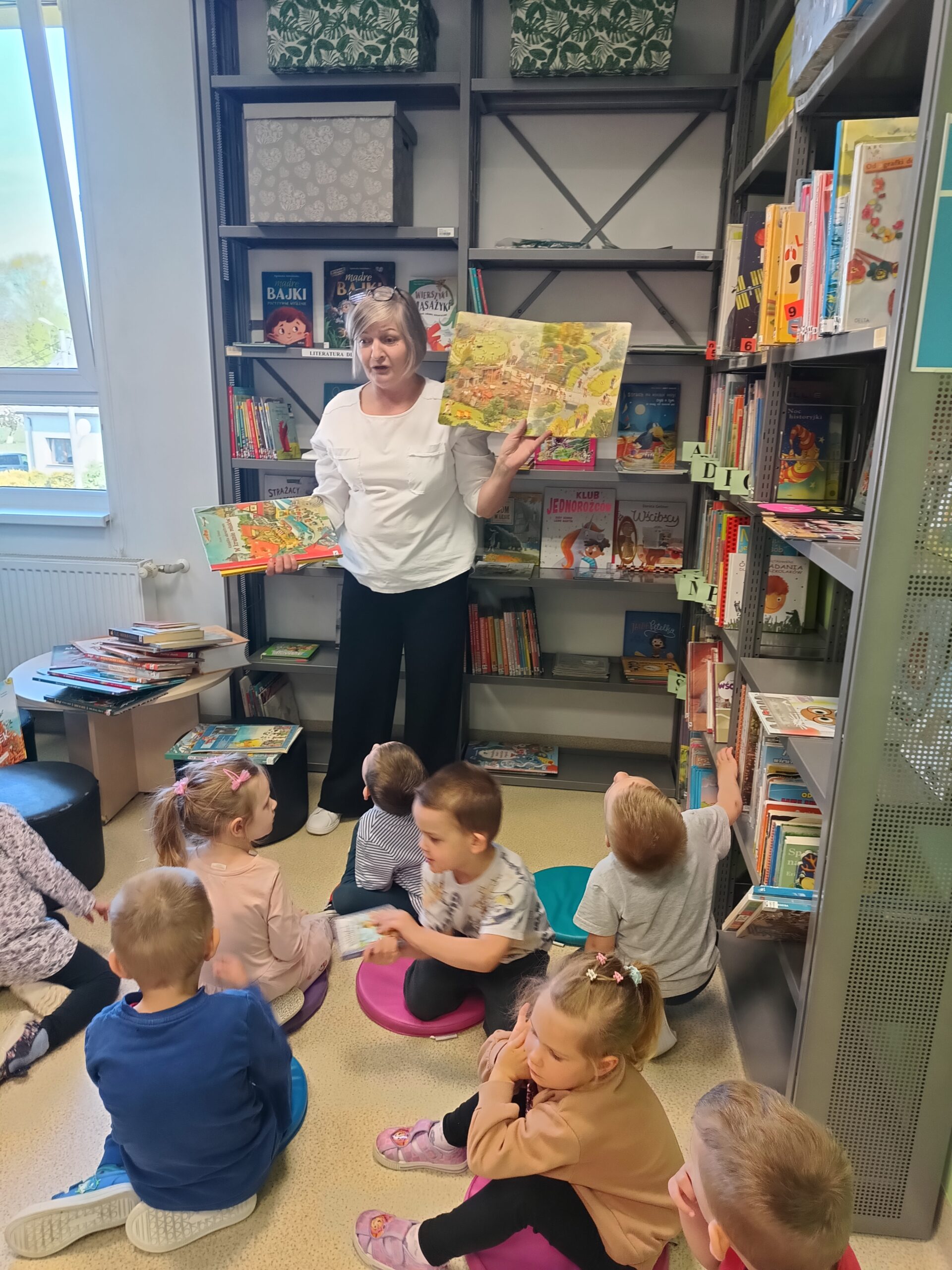 Małe Mole Książkowe: Dzień Książki w Przedszkolu